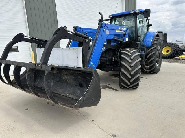 2013 New holland T7235